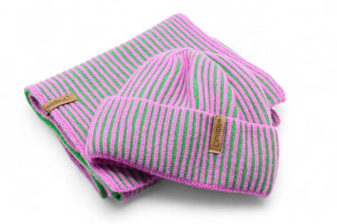 Hochwertiges Set aus Strickmütze und Schal aus 100 % feinster Merinowolle, gefertigt in Deutschland. Farbe Pink-Grün