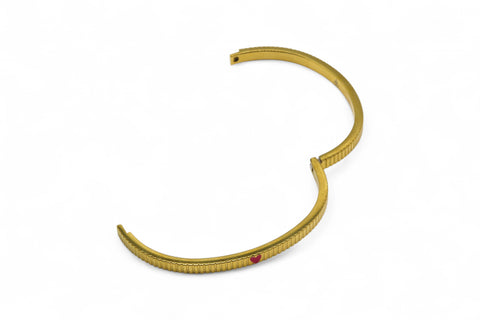 Eleganter Armreif Pinkes Herz, 14 Karat vergoldet