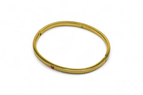 Eleganter Armreif Pinkes Herz, 14 Karat vergoldet