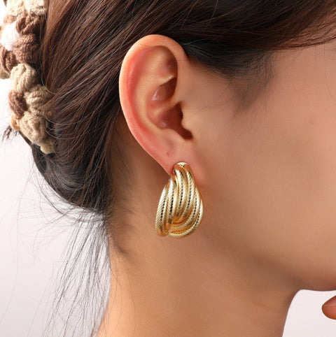 Classic Knot Ohrringe – Eleganz in 14 Karat Gold