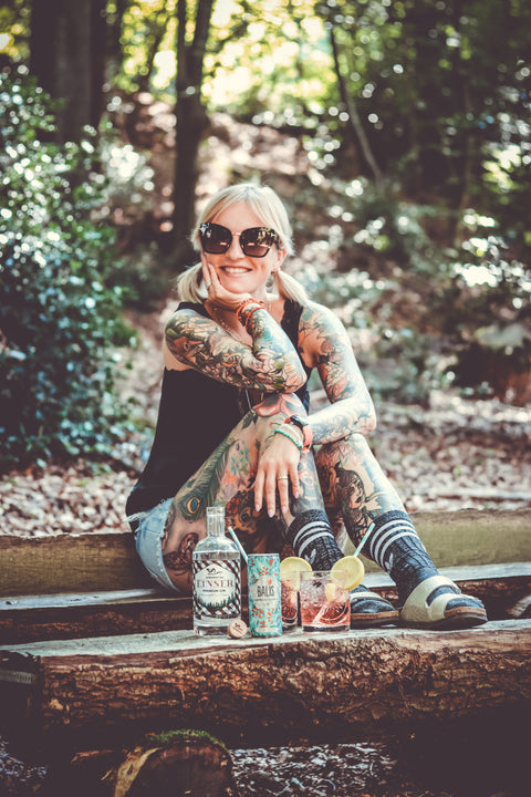 Kistin Zientarra mit E1NSER® PREMIUM DRY GIN - Handcrafted in Cologne - Feinster Gin aus Köln