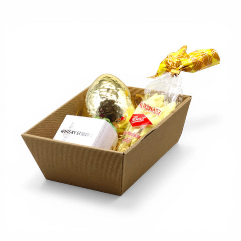 Osternest im Präsentkorb (25x21 cm) mit 4x Zwönitzer Whisky-Eierlikör, Aseli Eierlikör-Mäusen & goldenem Porzellan-Osterei – stilvolles Geschenk zu Ostern.