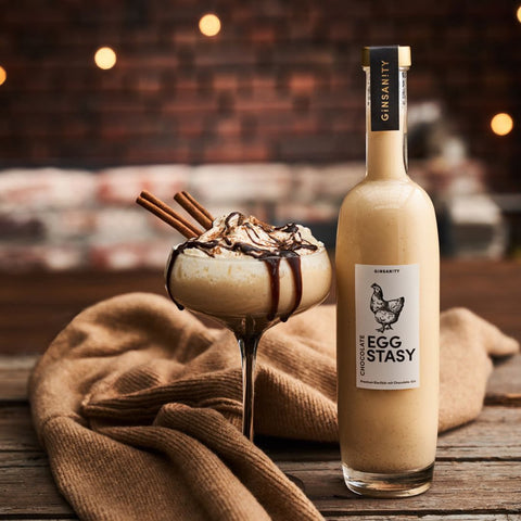 GiNSAN!TY - EggStasy Caramel Gin mit Vanilleeis und Schokosauce