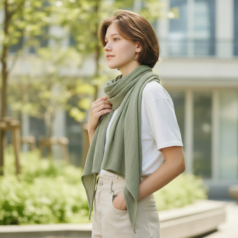 Musselinschal / Dreieckstuch XXL in Olive - WALDDESIGNERIN® 