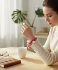 Pinkes Perlenarmband mit großem weißen Smiley Anhänger - Im Sauerland kaufen!