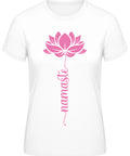 Damen T-Shirt in der Farbe weiß mit pinkem Aufdruck Namaste und Lotusblume