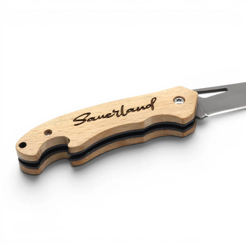 Wunderschönes Klappmesser mit edlem Holzgriff und hochwertiger Lasergravur „SAUERLAND“ – ein praktischer und stilvoller Begleiter für jede Wanderung.