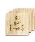 Untersetzer aus Holz mit Lasergravur "Auf gute Freunde"