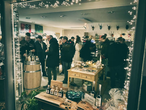 Das Ladenlokal der WALDDESIGNERIN in Eslohe / Wenholthausen während eines Gn Tastings – WALDDESIGNERIN®